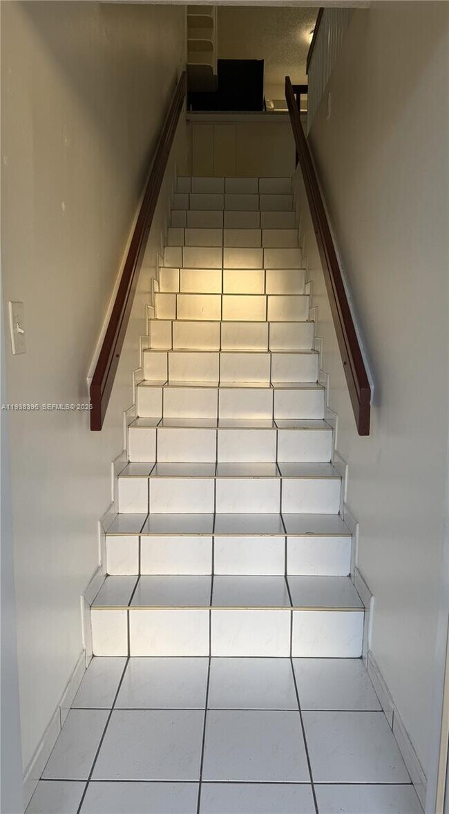 Foto del edificio - 10101 W Okeechobee Rd