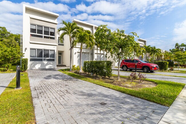 Foto del edificio - 2461 NE 135th St