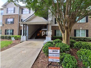 Building Photo - 2204 Fairington Village Dr