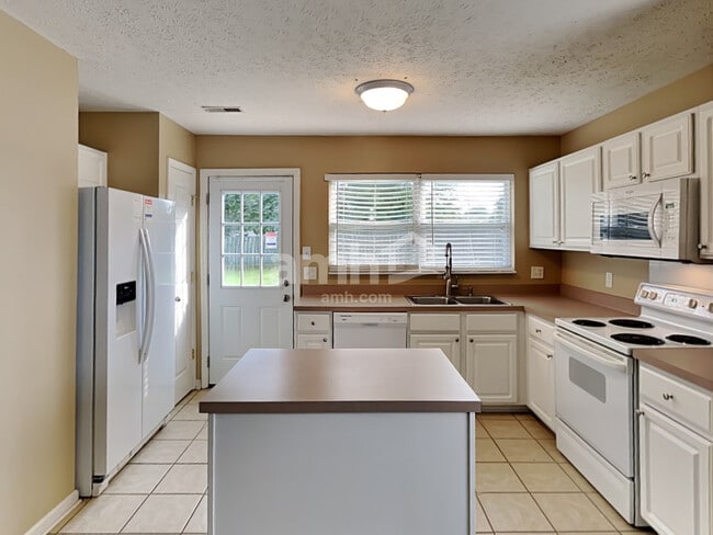 Foto del edificio - 1700 Stone Hollow Ct