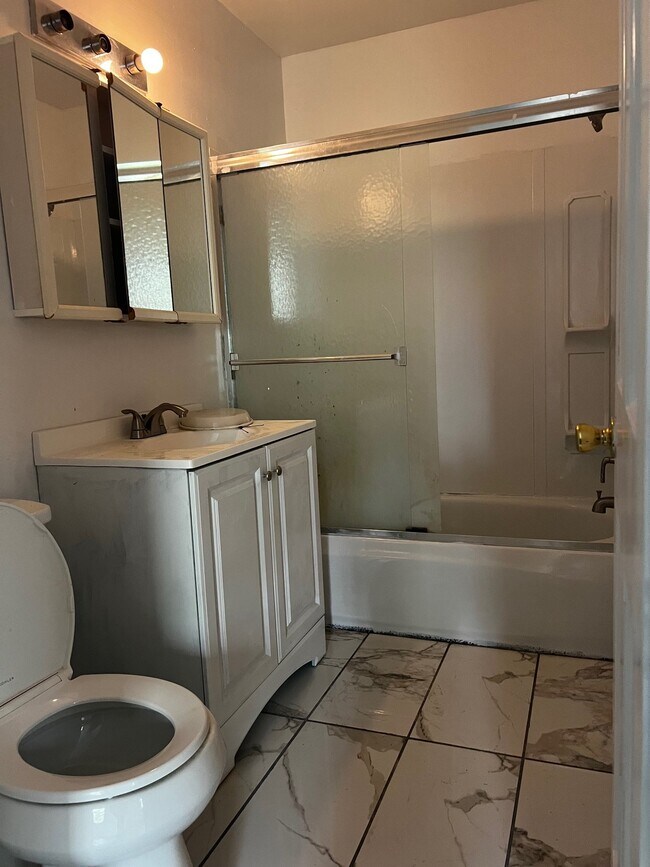 Foto del edificio - 2219 Flora St