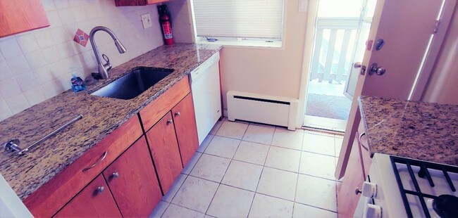 Building Photo - Gorgeous West Ridge 2 Bedroom