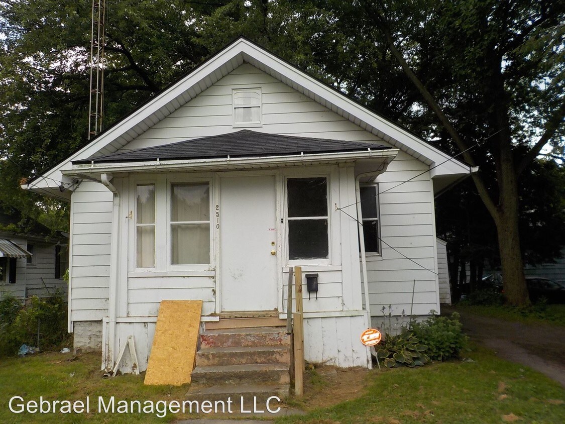 Primary Photo - 2510 Bennett Ave