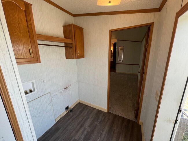 Foto del edificio - 2 Bedroom 2 Bath Updated Mobile Home in Cliffview Mobile Home Park. Very well kept-up area.