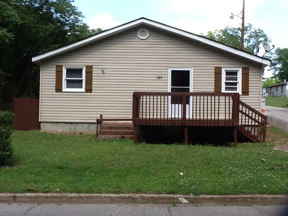 209 Nicholtown Rd, Greenville, SC 29607 House for Rent in Greenville