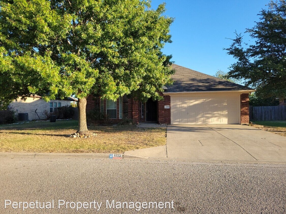 Primary Photo - 5 br, 3 bath House - 600 Westgate Dr