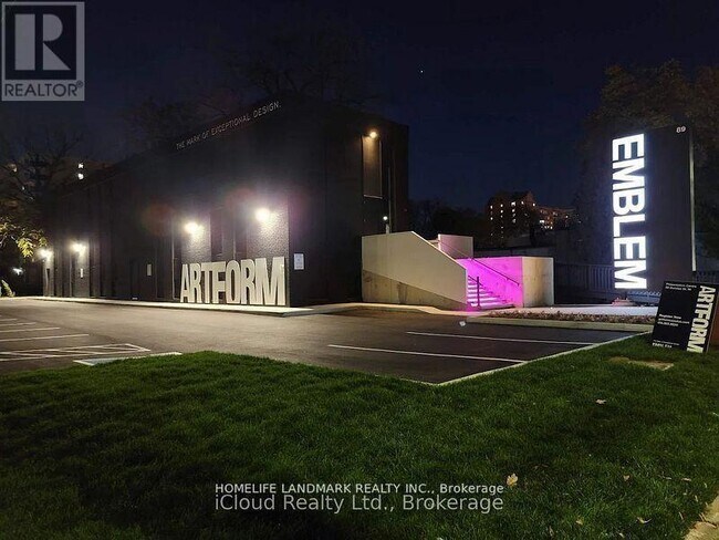 Photo du bâtiment - 86 Dundas St E