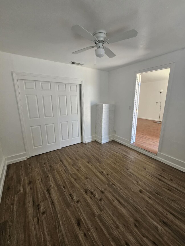 Building Photo - 1739 La Jolla Dr