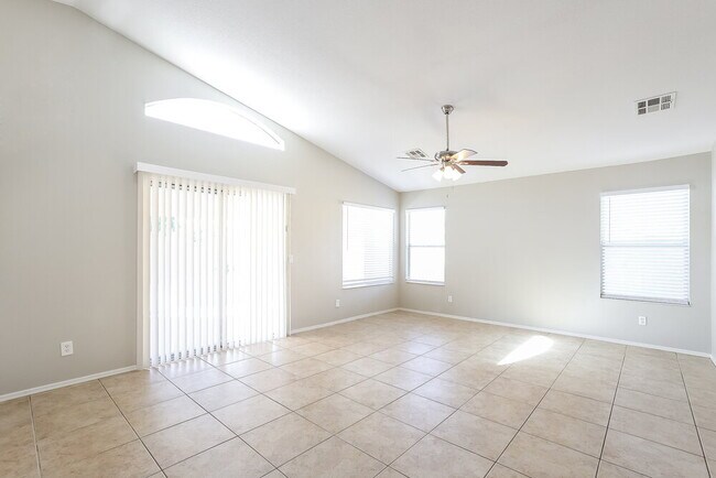 Foto del edificio - 7427 W Tina Ln