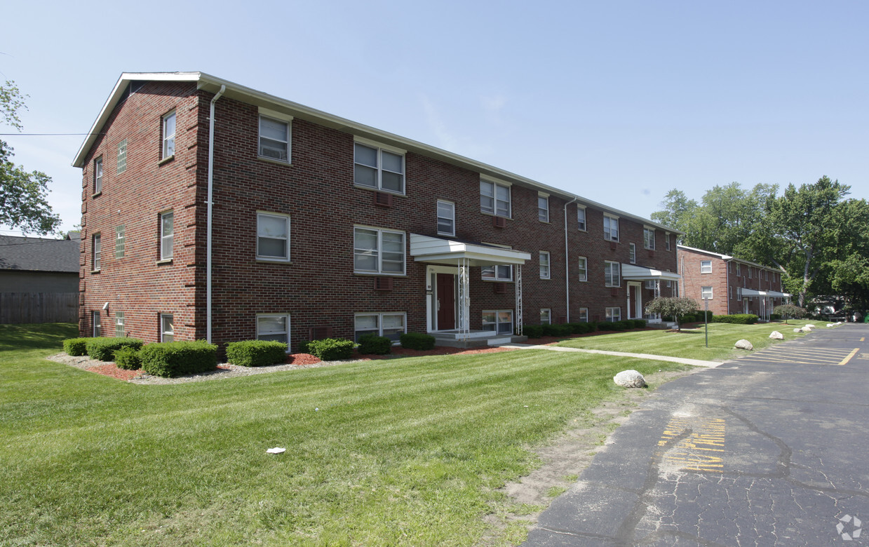 Primary Photo - Burton Square Apartments