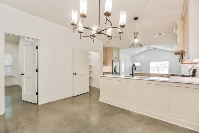 Building Photo - Beautiful Lamarche Cottage