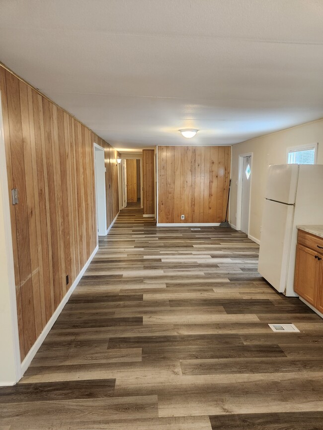 Building Photo - 327 Becky Ln