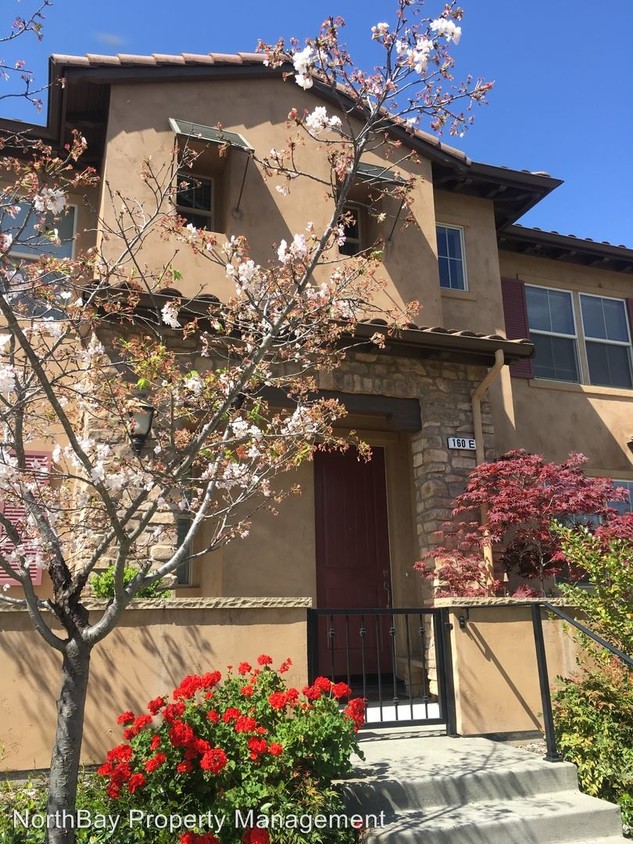 Primary Photo - 2 br, 2.5 bath Condo - 160 Healdsburg Ave # E