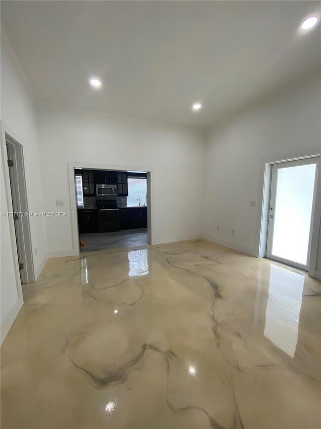 Foto del edificio - 7452 SW 12th St