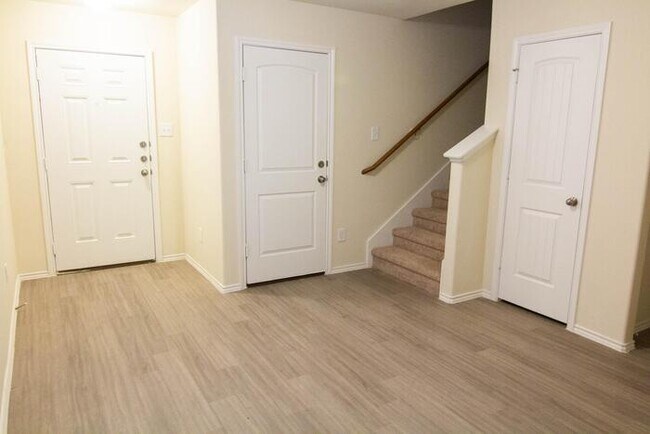 Building Photo - Somerset Trails - 9327 Somers Branch, San ...