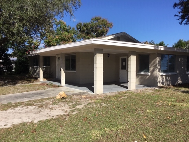 Building Photo - Spacious 4/1! Available Now!