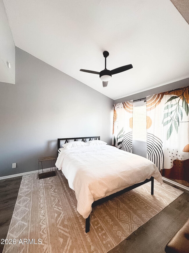 Foto del edificio - 8055 E Thomas Rd