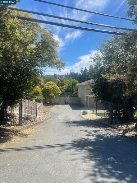 Foto del edificio - 971 Livorna Rd
