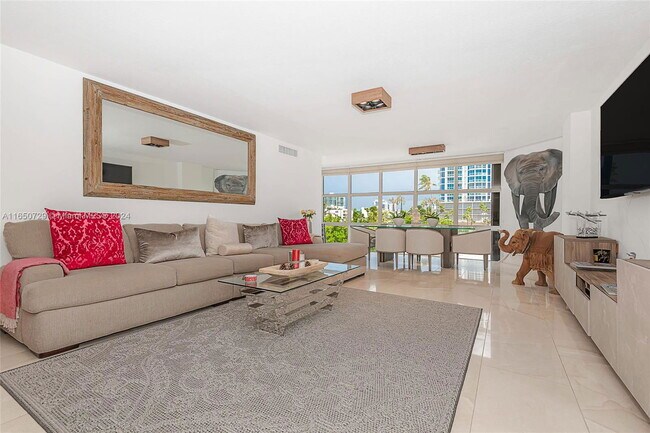 Foto del edificio - 6423 Collins Ave