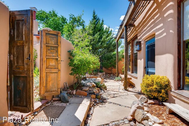 Building Photo - 1 br, 1 bath House - 1212 1/2 Canyon Road