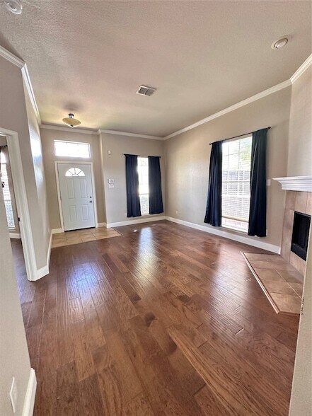 Foto del edificio - 7901 Whispering Tree Ln