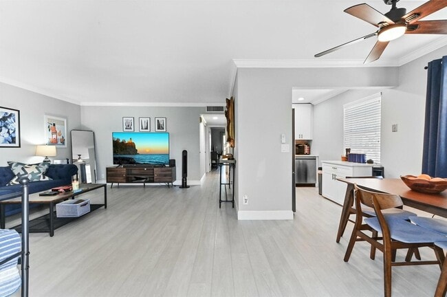 Building Photo - 279 Normandy Ln