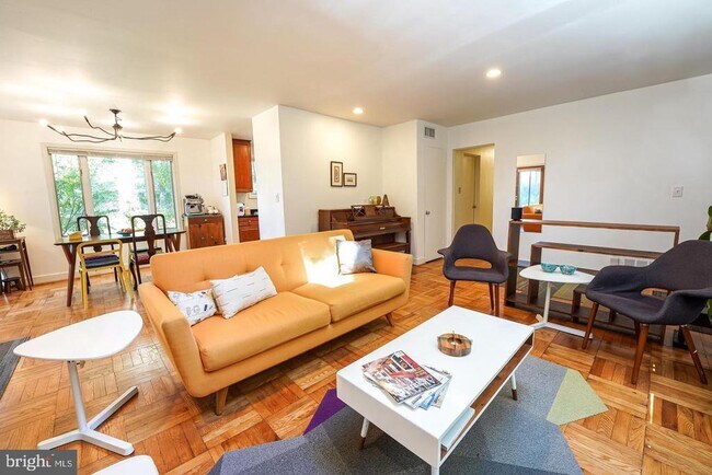 Building Photo - 7930 Bolling Dr
