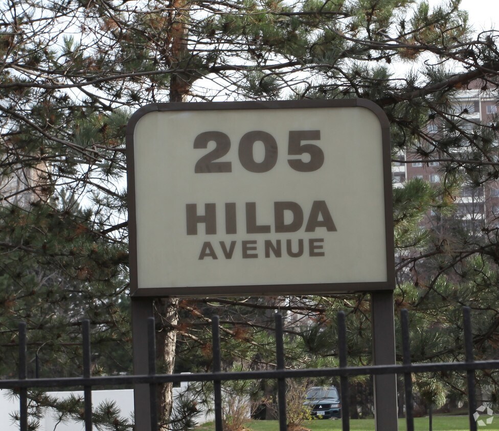 Photo du bâtiment - Dalemount Condominiums