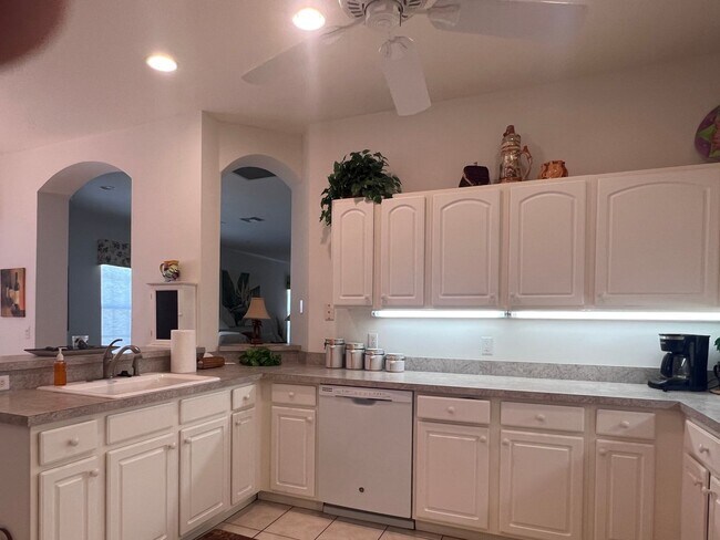 Foto del edificio - 2BD/2BA/2CG VILLA AT PELICAN POINTE