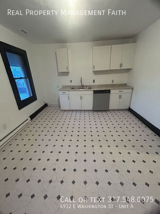 Foto del edificio - 4912 E Washington St