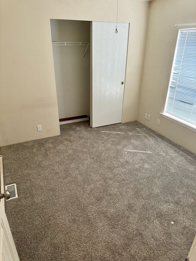 Building Photo - Rural 3 Bed/2 Bath with Office and Large Lot!