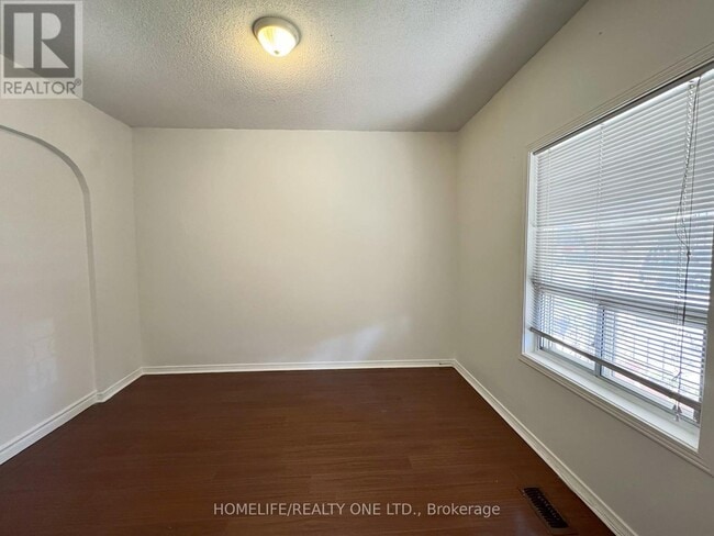 Building Photo - 428 Westmoreland Ave N