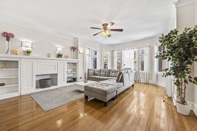 Building Photo - 6444 N Washtenaw Ave