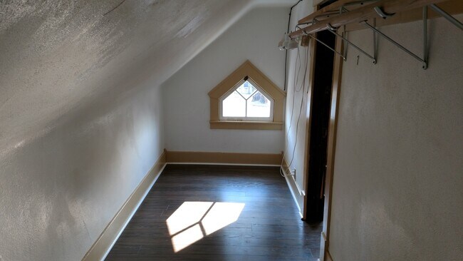 Building Photo - Large 6/3.5 Bedroom Home in Post Falls