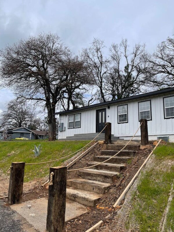 Foto del edificio - 6613 Stoney Dr