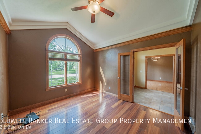 Building Photo - Executive North Appleton Home