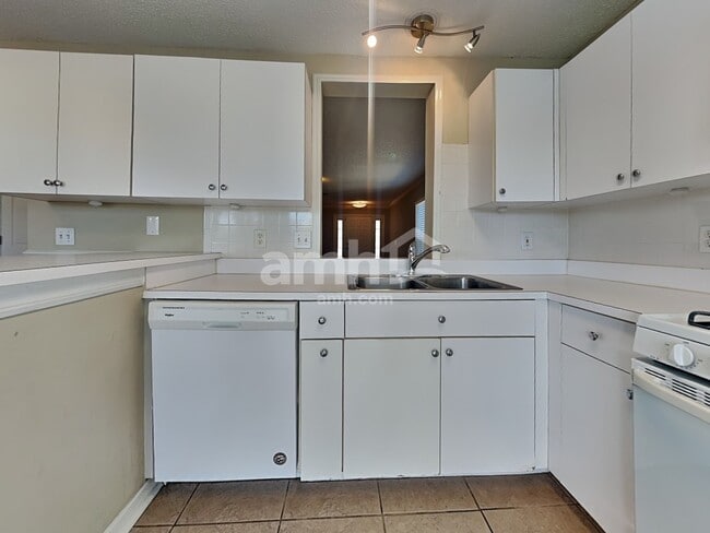 Building Photo - 622 Cape Cod Cir