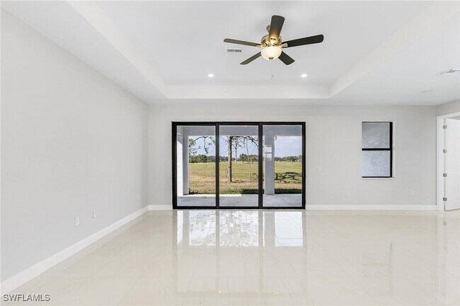 Foto del edificio - 2435 Tropicana Parkway W