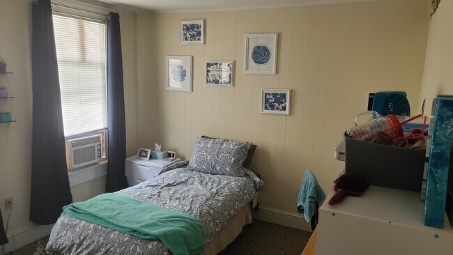 Dormitorio 2 - 2202 Adams Ave