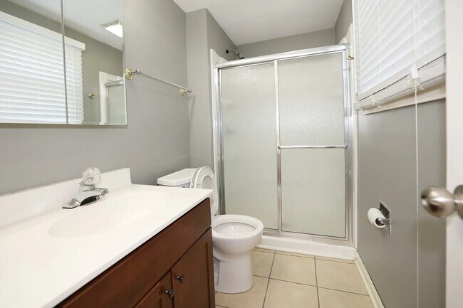 Foto del edificio - 1329 Stonegate Rd