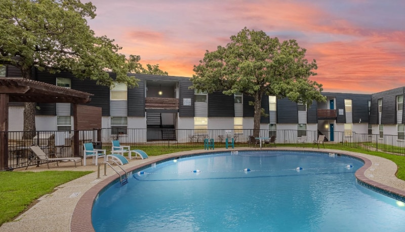 Photo - 531 Bedford Rd (Bedford, TX)