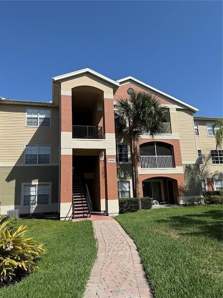 Foto del edificio - 1950 Summer Club Dr