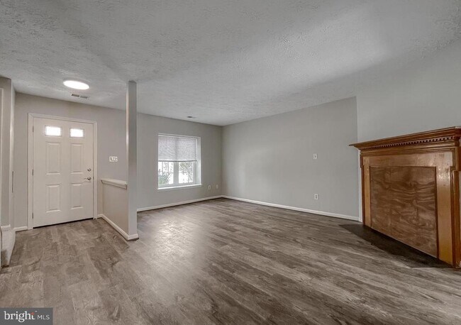 Building Photo - 4232 Drake Ct