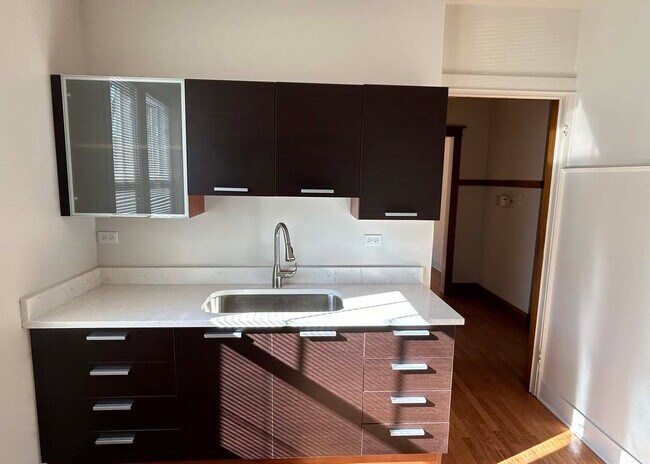 Foto del edificio - 6321 N Hermitage Ave