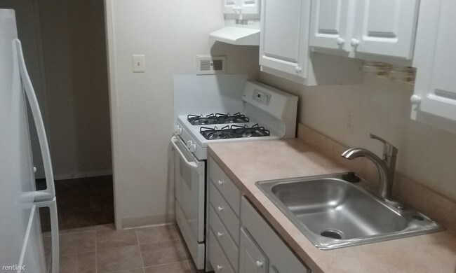 Foto del edificio - 7141 Donnell Pl