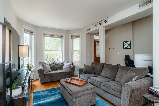 Foto del edificio - 2833 N Albany Ave