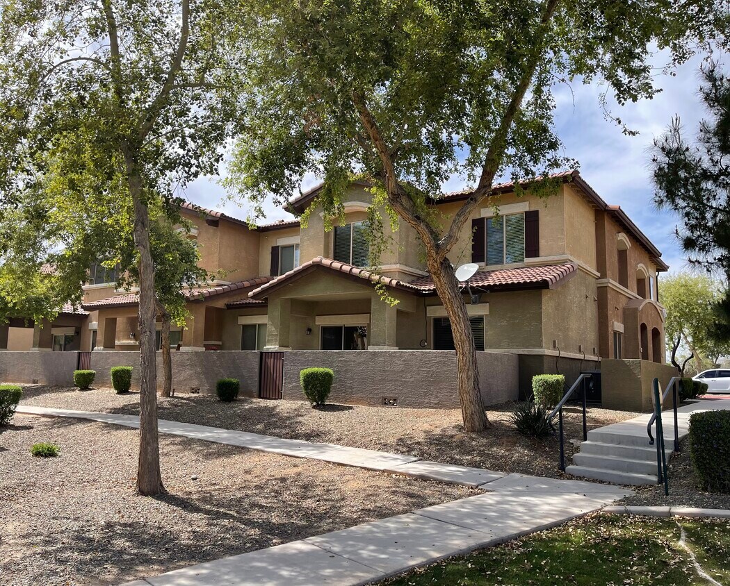 Foto principal - 7726 E Baseline Rd