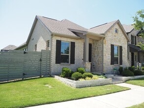 Building Photo - 724 Streetside Ln