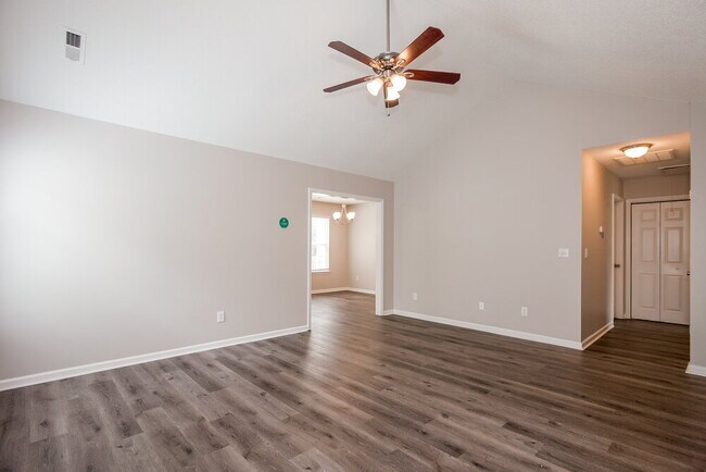 Foto del edificio - 8631 Bodkin Ct