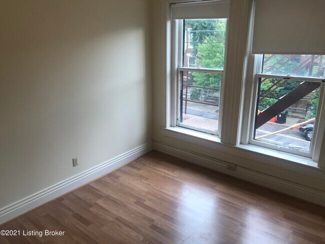 Building Photo - 1304 S Brook St